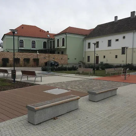 Aparthotel Brick Sarvar