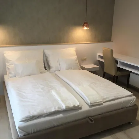 Brick Aparthotel *